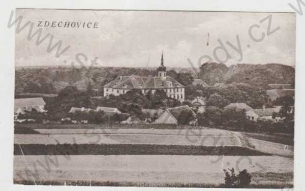  - Zdechovice (Pardubice), kostel, částečný záběr města