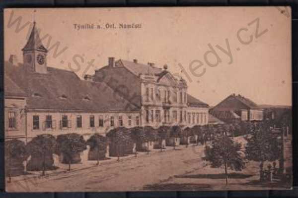  - Týniště nad Orlicí (Rychnov nad Kněžnou), náměstí, hodiny na věži, pohled ulicí