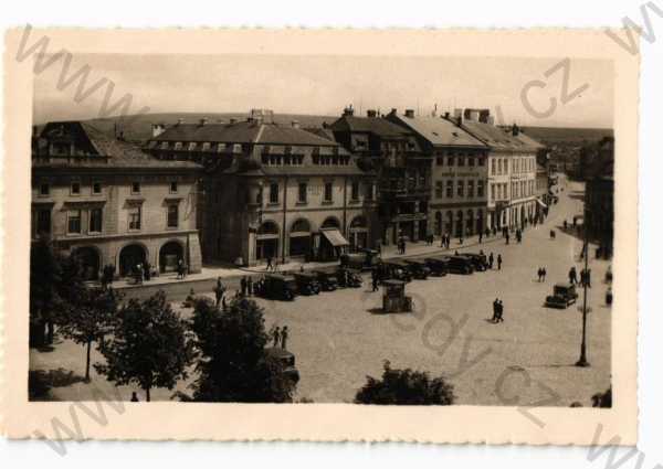  - Uherské Hradiště, částečný záběr města, obchody, automobil, foto J.Švec