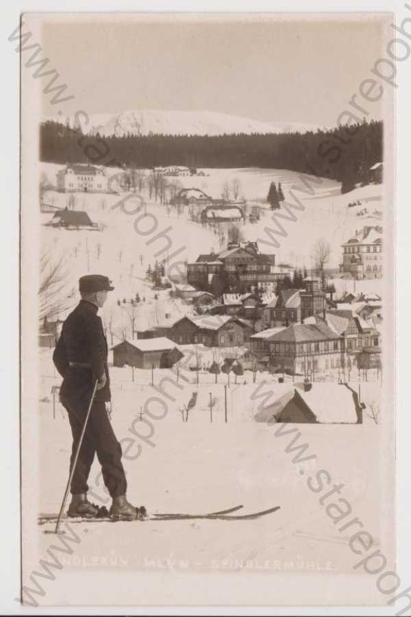  - Špindlerův Mlýn - celkový pohled, lyžař