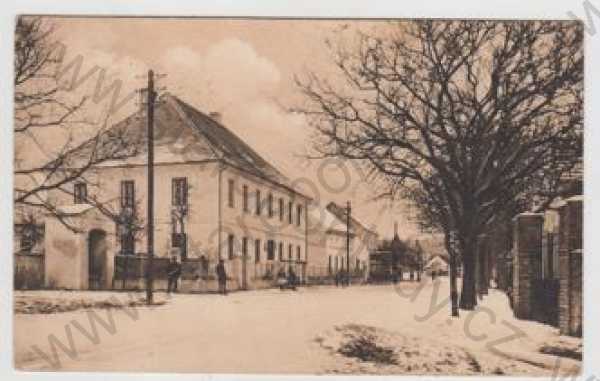  - Jíloviště (Praha - západ), hostinec, pohled ulicí, sníh, zimní