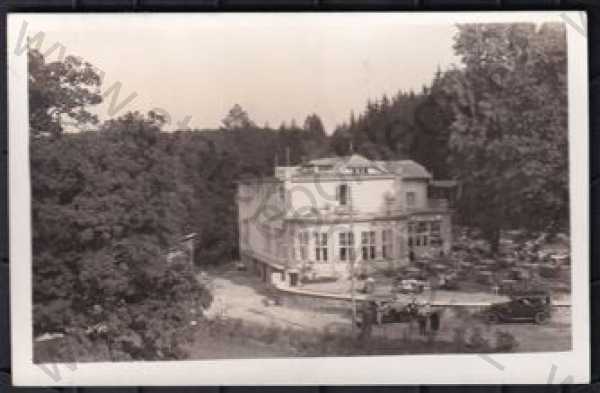  - Orlické hory, Letovisko Studánka (Rychnov nad Kněžnou), zahradní restaurace, automobil