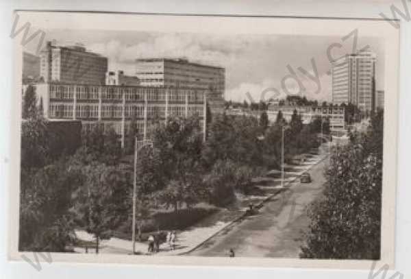  - Zlín (Gottwaldov), pohled ulicí, automobil