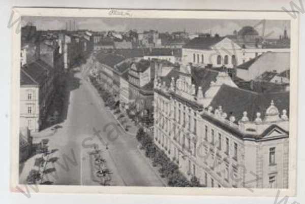 - Plzeň, pohled ulicí, částečný záběr města