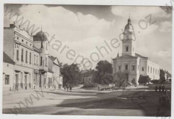  - Dolní Kounice (Brno - venkov), náměstí, kostel, automobil