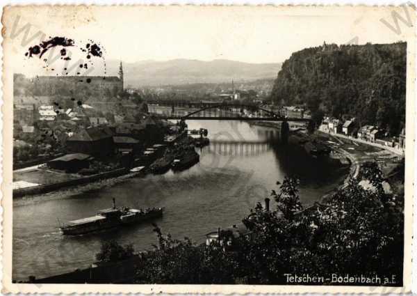  - Děčín, částečný záběr města, loď