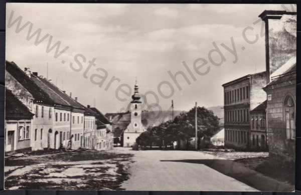  - Benešov nad Černou (Český Krumlov), pohled ulicí, kostel