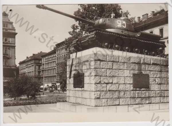  - Praha - první tank Rudé armády, který vjel do Prahy, velký formát
