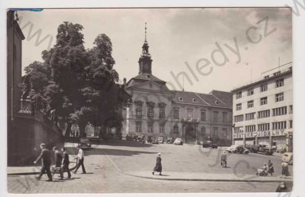  - Brno - náměstí Družby národů, auto, dětský kočárek