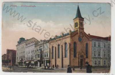  - Plzeň (Pilsen), pohled ulicí, kostel, kolorovaná