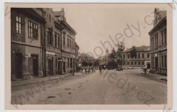  - Podbořany (Louny), pohled ulicí, automobil
