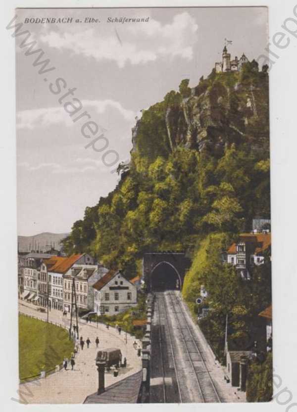  - Děčín (Bodenbach), tunel, koleje, částečný záběr města, kolorovaná