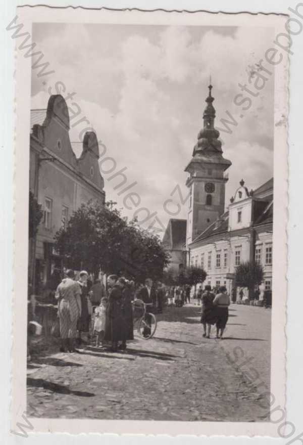  - Moravské Budějovice (Třebíš), pohled ulicí, bicykl, kostel