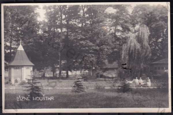  - Lázně Houštka (Praha-východ), park, dětský kočárek, žena