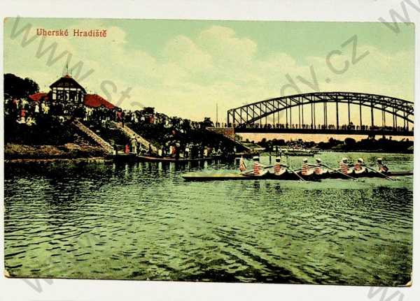  - Uherské Hradiště - celkový pohled u řeky, most, vodáci, kolorovaná
