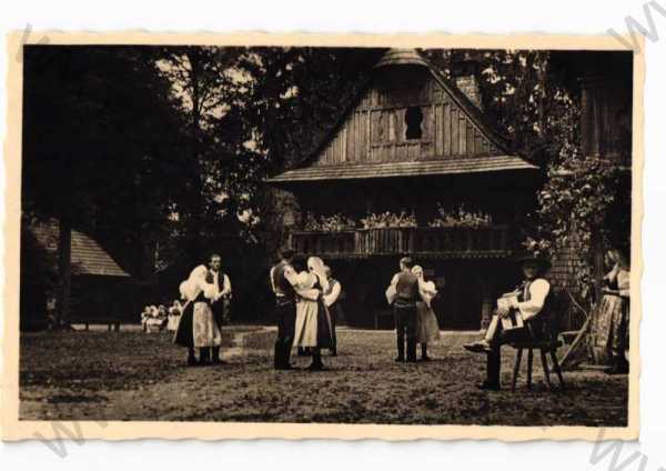  - Valašské muzeum, lidé v kroji, tanec