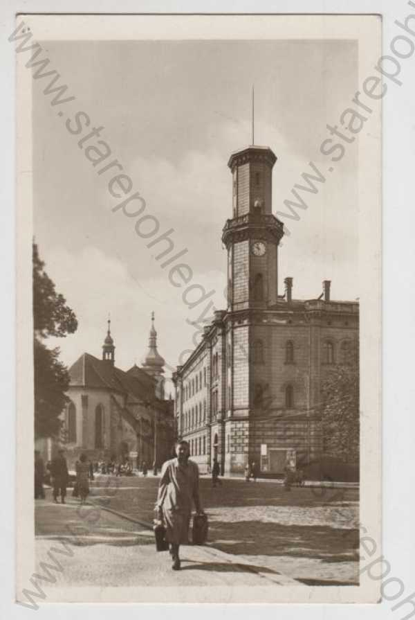  - Mladá Boleslav, pohled ulicí, kostel