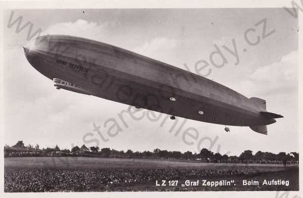  - Vzducholoď Graf Zeppelin ve vzduchu