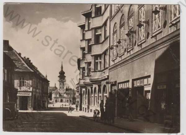  - Žatec (Louny), pohled ulicí, bicykl, automobil