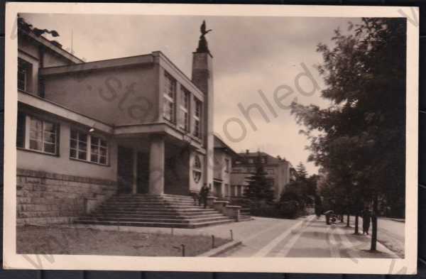  - Lázně Bělohrad (Jičín), sokolovna, pohled ulicí