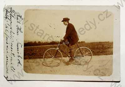  - Cyklistika - muž na bicyklu - fotografie