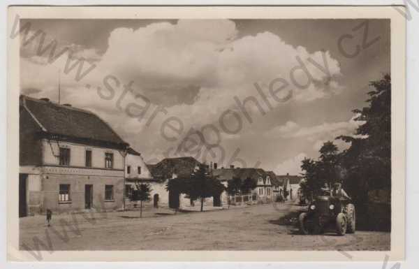  - Blšany (Louny), náměstí, traktor
