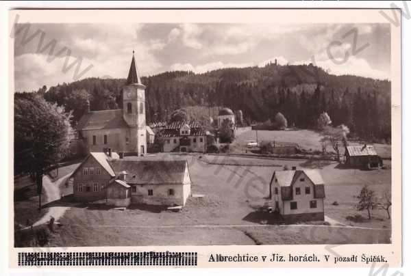  - Albrechtice v Jizerských horách - střed obce, v pozadí Špičák