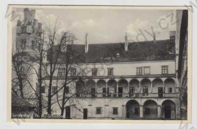  - Břeclav (Lundenburg), zámek, nádvoří
