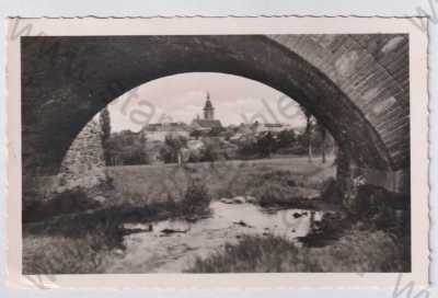  - Moravské Budějovice (Třebíč), pohled na kostel, zámek, oblouk mostu, Fototypia-Vyškov