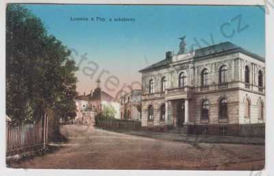  - Lomnice nad Popelkou (Semily), Sokolovna, pohled ulicí, kolorovaná