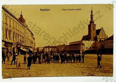 - Prostějov - náměstí Františka Josefa, skupina lidí, foto Horák