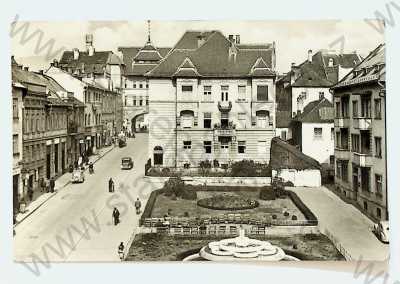  - Slovensko - Banská Bystrica - pohled ulicí, Masarykova ulice, auta