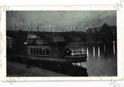  - Praha při měsíčku, Palackého most, loď