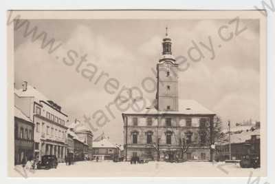  - Sušice (Klatovy), Šumava, náměstí v zimě,  automobil, kůň, radnice, hodiny, foto Pavel