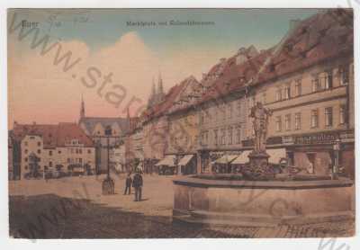  - Cheb (Eger), barevná, náměstí, kašna, socha, obchod, muž
