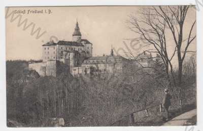  - Frýdlant (Friedland i. B.), Liberec, zámek, celkový pohled, muž