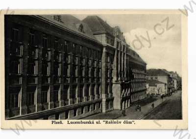  - Plzeň, pohled ulicí, Rašínův dům