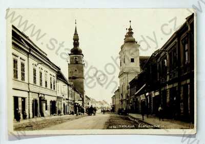  - Slovensko - Trnava - Štefánikova ulice, pohled ulicí, kostel