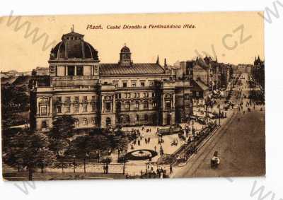  - Plzeň, částečný záběr města, divadlo, ulice