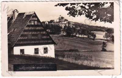  - Komáří vížka (Krušné hory) - celkový pohled, rozhledna, chalupa