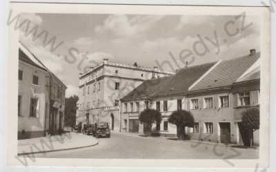  - Dačice (Jindřichův Hradec), pohled ulicí, část města, automobil