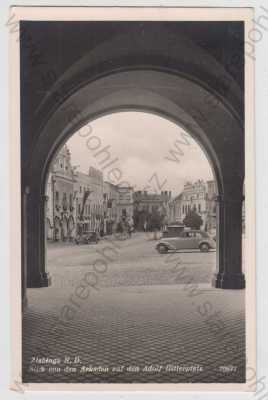  - Slavonice (Zlabings) - Jindřichův Hradec, náměstí, automobil, podloubí, nacistická výzdoba
