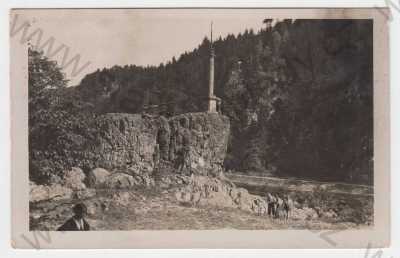  - Svatojánské proudy (Praha- západ), Ferdinandův sloup, skála, muž, žena, Foto-fon