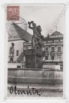 - Olomouc (Olmütz), Herkulova kašna, celkový pohled, obchodní dům
