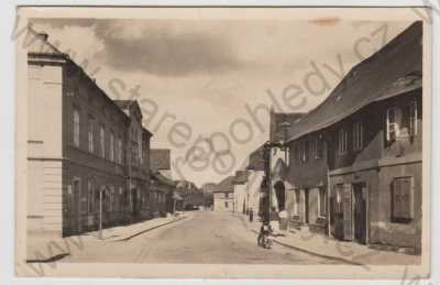  - Jesenice (Rakovník), pohled ulicí, motocykl