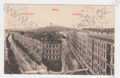  - Brno (Brünn), Eichhorngasse- Veveří ulice, Tivoligasse- Jiráskova ulice, částečný záběr města, pohled na město z výšky, v pozadí hrad Špilberk