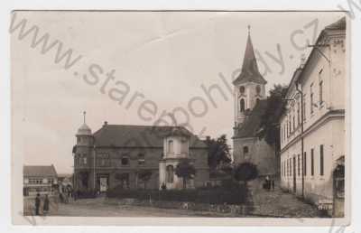  - Bernartice u Tábora (Písek), městys, náměstí, kostel, foto G.Jilovský