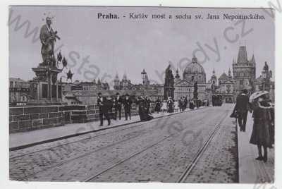  - Karlův most (Praha 1), tramvaj, socha Jana Nepomuckého, částečný záběr města, Mostecká věž