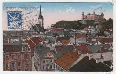 - Slovensko, Bratislava, kolorovaná, částečný záběr města, pohled na město z výšky, hrad, kostel