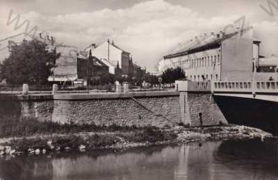  - Břeclav , částečný záběr města, Gotwaldova ulice, most, řeka